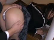 制服美少女女子校生が男の自宅の玄関で不意にチューして迫りそのまま孕ませ交尾