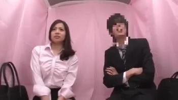 以前から少し気になっていた部下の男とついに挿入してウキウキな巨乳女性会社員W