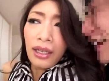 クソガキたちに強引に犯される巨乳の熟女人妻