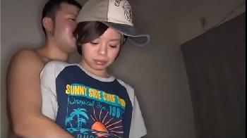 男勝りの性格なのにペニスを入れられると牝に変身する童顔娘