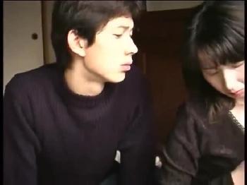 息子好きな淫靡な人妻が耐えきれずに一線を越えてしまうW