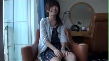 ミニ系の色白女子大生が絶頂を体験したくAVに出演!!