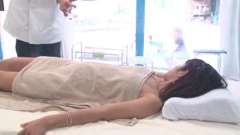 巨乳美少女に媚薬マッサージ→中出し