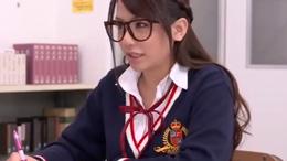 生徒会長になってしまった巨乳女子校生が放課後の居残りで男子と淫らな行為をする