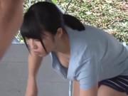 谷間チラをして隣人を色仕掛けする巨乳若妻と浮気