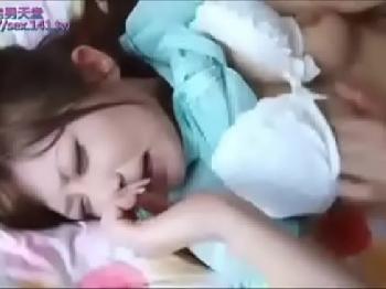 近所の綺麗な人妻へ婦女暴行→凄い勢いで潮吹き散らして絶叫絶頂