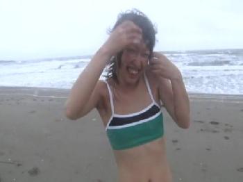 小麦肌の美少女を浜辺でナンパしたらむっつりすけべだった→天気が悪くなったのでホテルへGOする