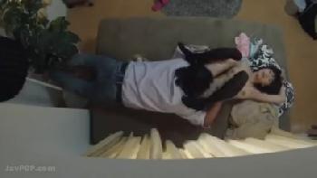 ゲス男子にも連れ込まれていた人妻が今度は中年男に連れ込まれる