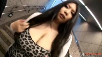 爆乳美女がマゾヒズム性癖でワイセツな指令に答えまくる