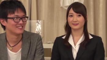 美女会社員が2人の童貞を一気に筆おろしW