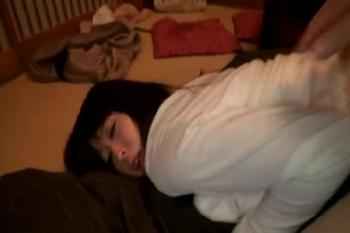 素人の綺麗な人妻にペニス曝け出してセンズリ→性的欲求を煽られて相互オナ展開