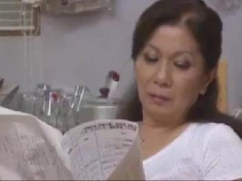 お局熟女がお得意先の業者と…まさかの不貞交尾