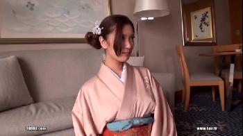 和服が似合う巨乳セレブ人妻が背徳の膣射交尾