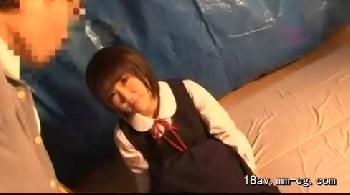 ホームレスの中年男との膣射性交にハマった女子校生