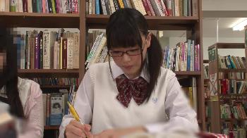 図書館で性行為する不品行方正なメガネ女子校生