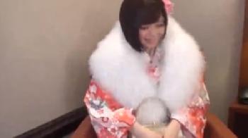 念願の成人式に参加した美少女が振り袖姿のまま挿入されて体もオトナにW