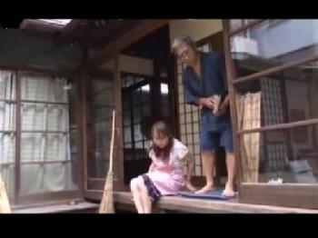 キュートな孫に顔面射精する冷酷無慈悲なじいさんちゃんとの近親交尾