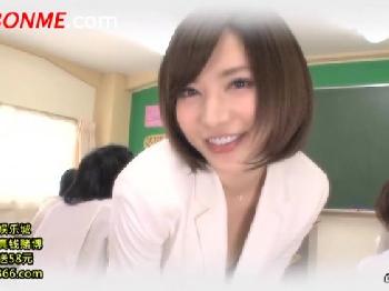 巨乳人妻女教師が生徒を誘惑→ゴムなし挿入孕ませ射精まで悦んで受け入れ