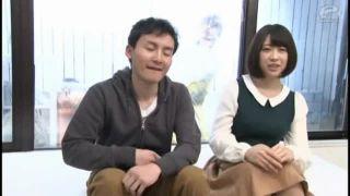 こんな大金を見せられたら…金に惑わされて彼氏のすぐそばで彼の友人と性行為する素人娘W