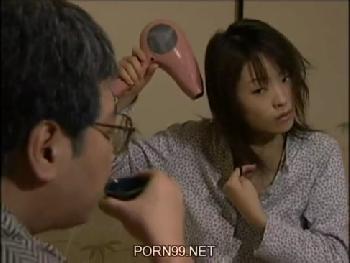 複数男と浮気旅行で痙攣絶頂する淫らな人妻W