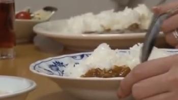 痴女な姉が3人もいると夜な夜な僕のペニスが狙われて大変ですW