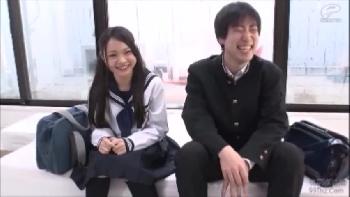 学校を終わりの学生カップルに取材して公開ハメ撮り