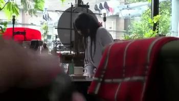 押しに弱いお姉さんを否応なしにに車に乗せて乱れまくる騎乗位