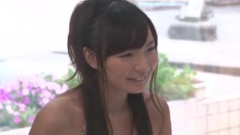 水着を来たスレンダーお姉さんが潮を吹きまくりながら絶頂