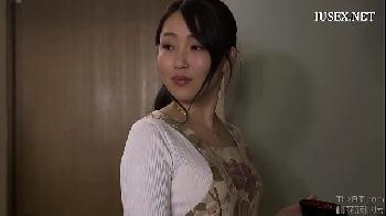 夫がいなくなるとすぐ義理の父に求めだす猥褻すぎる妻