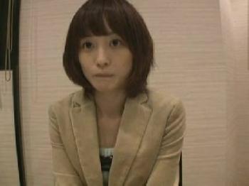 色白女子大生が留学費用のために身体を許する