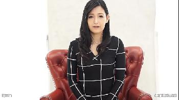 夫とはすでにしばらく性交渉がない凄く綺麗な人妻と性の交わり