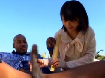 キュートな美少女の穴を貫く黒人ペニス!!
