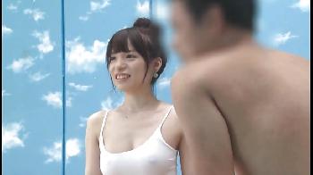 マッサージされてムラっとくる巨乳素人娘→避妊具未装着で膣射SEX開始