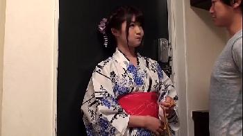 浴衣姿で遊びに来た愛くるしい妹に襲い掛かるお兄ちゃんの種付けプレイ