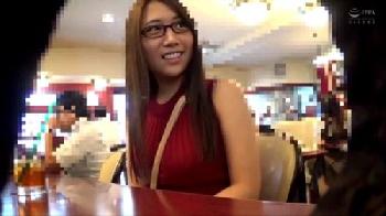 【パイスラ女子降臨】ムチッと美味しそうな女体がそそる体が猥褻すぎる。ピタピタのノースリニットにHカップ爆乳。肉厚ま〇こに精子...