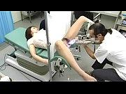 定期検診に来た人妻にクスコを使って子宮口を観察する変態ドクター