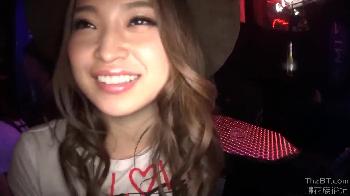 ガールズバーで働くギャルにお酒を飲ましてほろ酔いでノリセックス