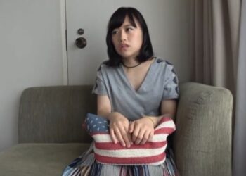 バンド女子がゴムなし挿入された性行為で絶叫アクメLIVE