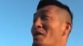 陽が落ち始めたビーチでプロ軟派男が巨乳ギャルをナンパして複数人で性行為