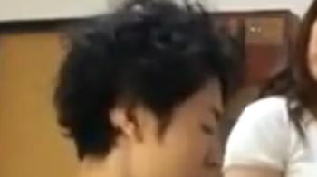 性的感度が抜群に良い時期の息子からワイセツな悩みを打ち明けられた豊乳母が自らのカラダで解決W