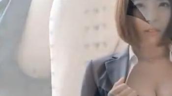 胸元を大きく開けてアピールしてくる巨乳女性会社員に着衣のままパイズリさせて避妊具なしの性行為