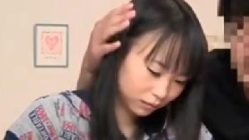 家庭教師の男が新しい生徒が巨乳だったので耐えきれず強引に避妊具なしの性行為