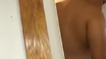 自宅に連れ込んだ巨乳ギャルをお風呂でもどこでも調教SEX