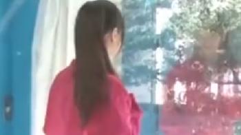 運動好きなお姉さんに際どいマッサージをしてコンドーム非装着で挿入