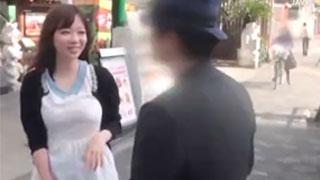 軟派男のお誘いに惑わされた巨乳素人娘がすんなり股を開いて孕ませ交尾