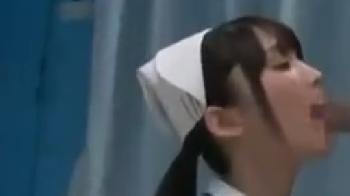 優しいナースは不意に筆おろしのお願いをされても引き受けてくれる