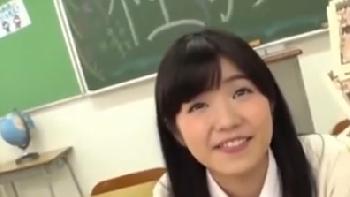 現金を見せつけられ顔面射精性交をさせた美少女女子校生