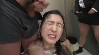 エレベーターに乗り込んできた男達から強制性的暴行顔面射精される眼鏡OLさん