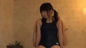 感度が高くアニメ声で喘ぎ声を出する童顔美少女を徹底調教して中出し