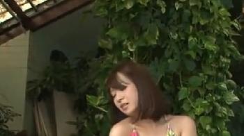 プールで性衝動に駆られた巨乳お姉さんがあからさまに色仕掛けしてきたので惑わされてお部屋で性行為